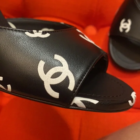 Chanel - Picture 15 of 16